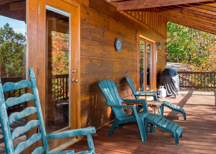 Red Apple Mountaintop Cabin Hot Tub, Wifi, Pet Friendly, Fireplace, Pit, Best Views