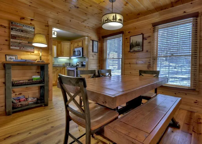 Harleys River Retreat - Pet-Friendly Hot Tub