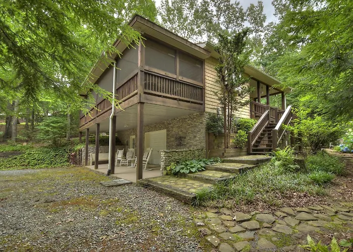 Southern Living Cottage Cozy Up By The Fire Relax On The Porch And Enjoy Peaceful Surroundings